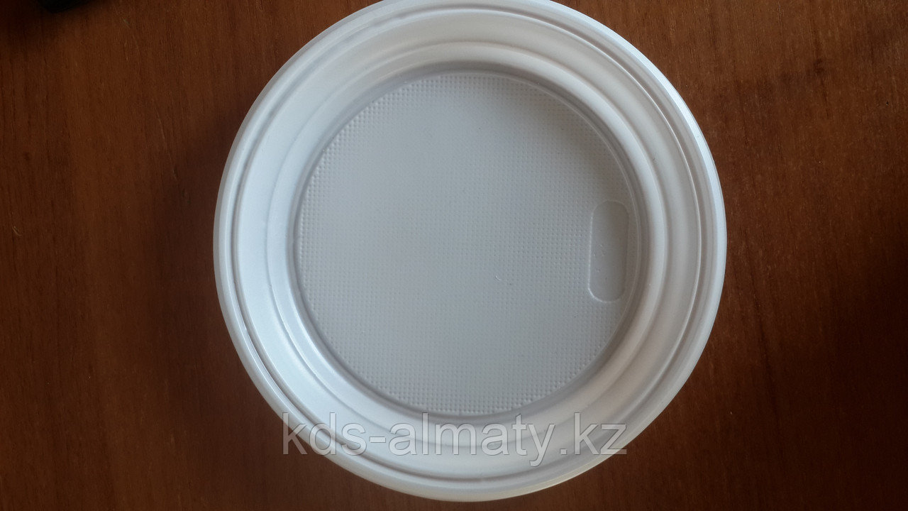 Тарелка пластиковая, 17 см в диаметре