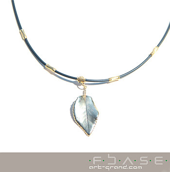 Золотой листок розы