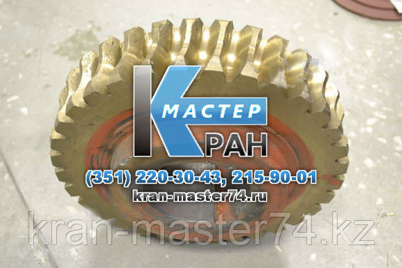 Шестерня стрелового редуктора крана ДЭК-251