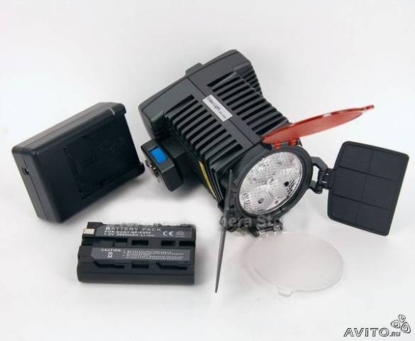 Свет накамерный + зарядное устройство + аккумулятор 4LED PROFESSIONAL 5005