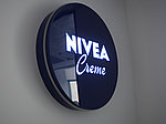 Оформление офиса Nivea. Печать на стекле.