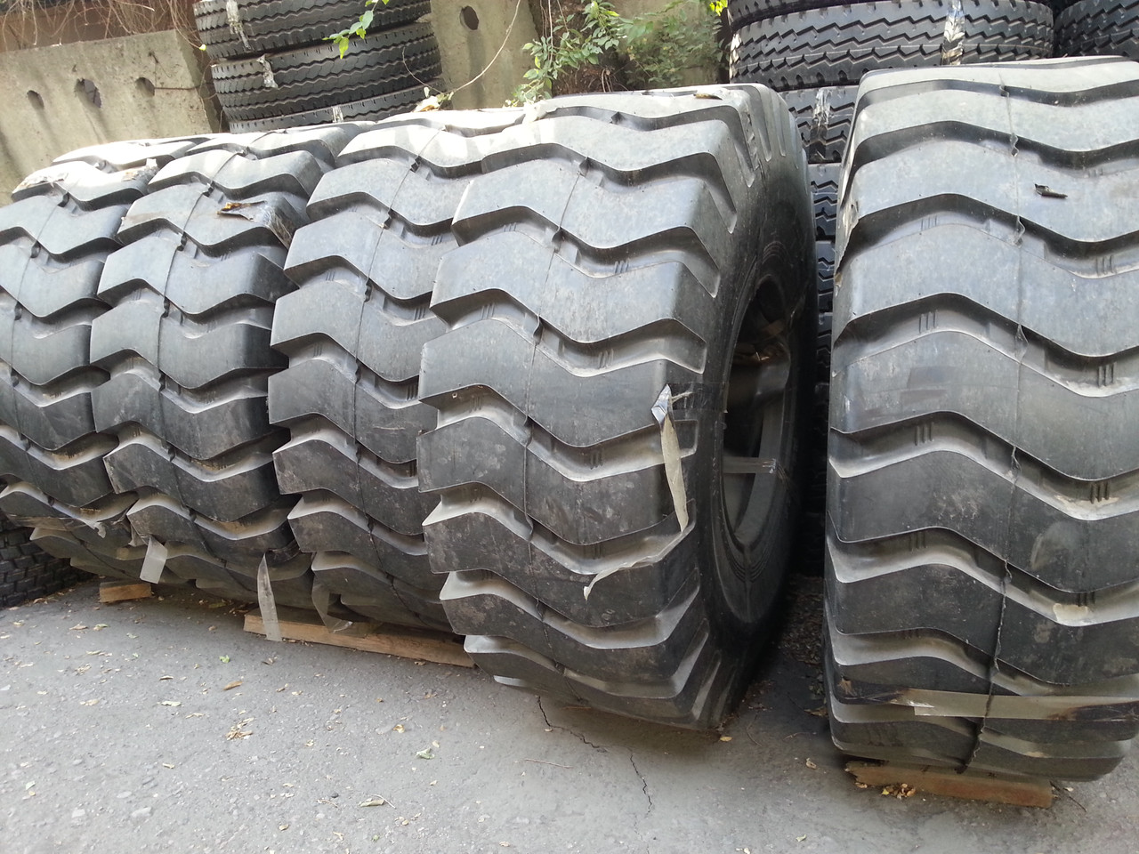 Шина 17 5 25 для фронтального погрузчика. Автошина 17,5-25 28pr tt g2/l2 h168 rockbuster (шинокомплект). Автошины 17. 5-25 solidway st312 20pr tt. 5-25 r16/l-3.