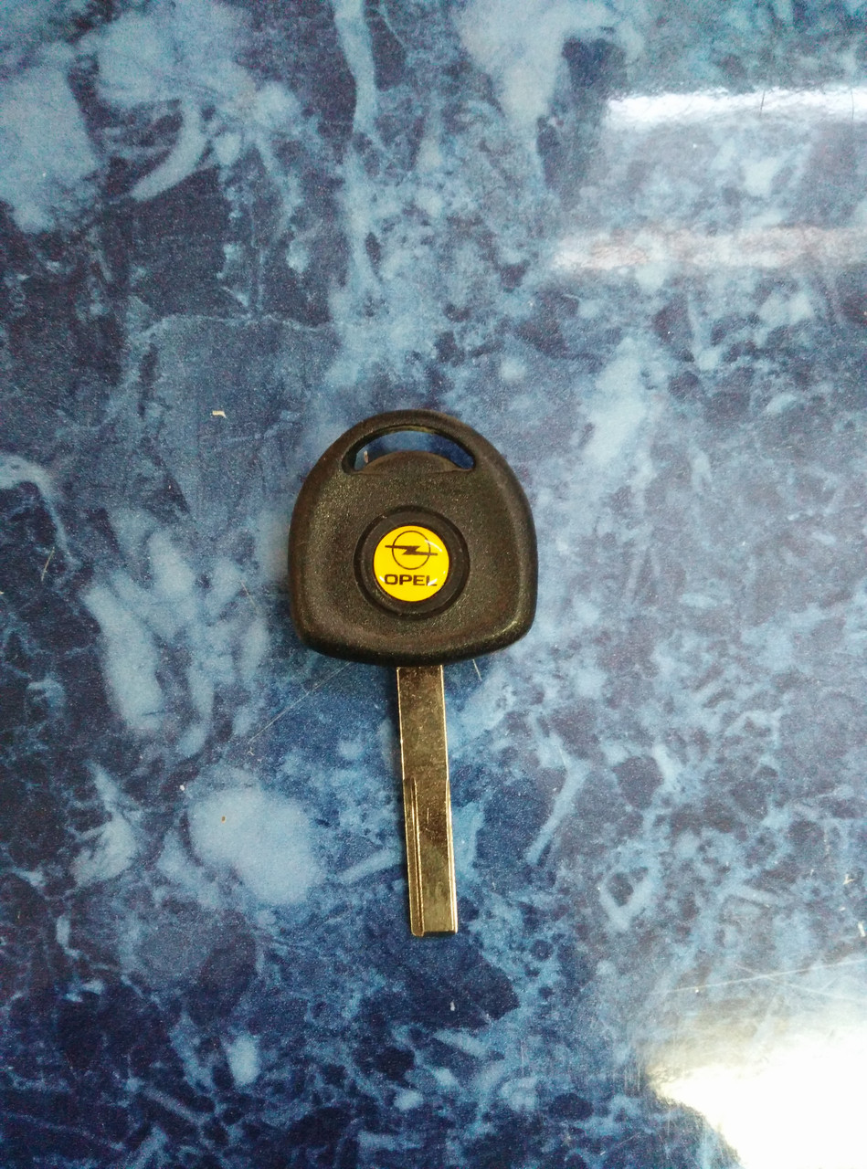 Ключ с местом под чип Opel