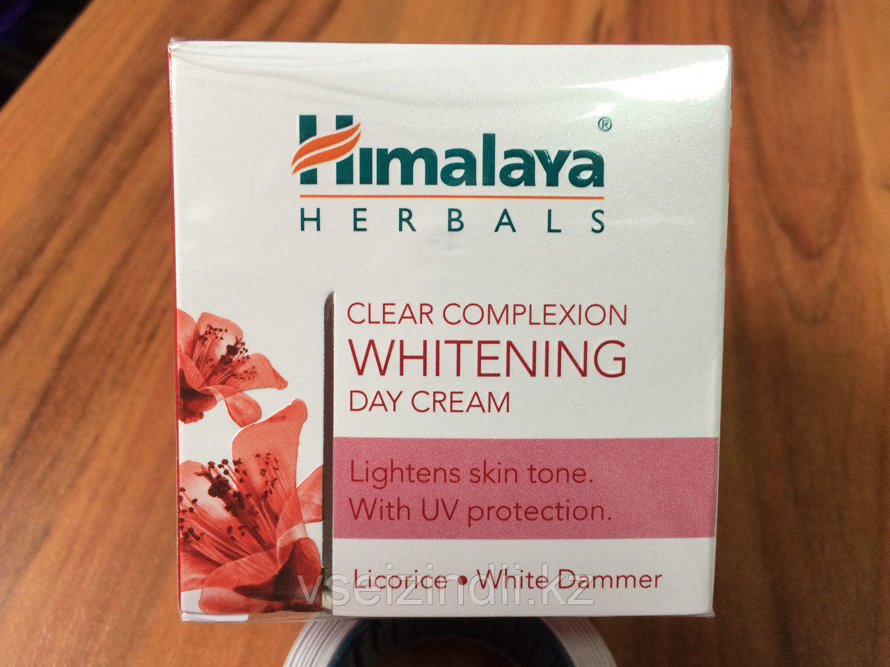 Крем дневной, отбеливающий с матирующим эффектом, Гималаи (Whitening day Cream, Himalaya), 50 мл