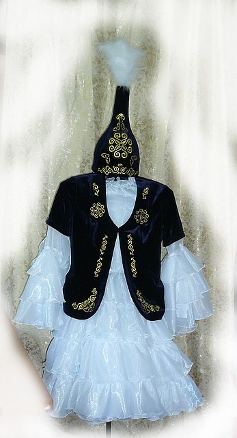 Казахский национальный костюм для девочки подростка