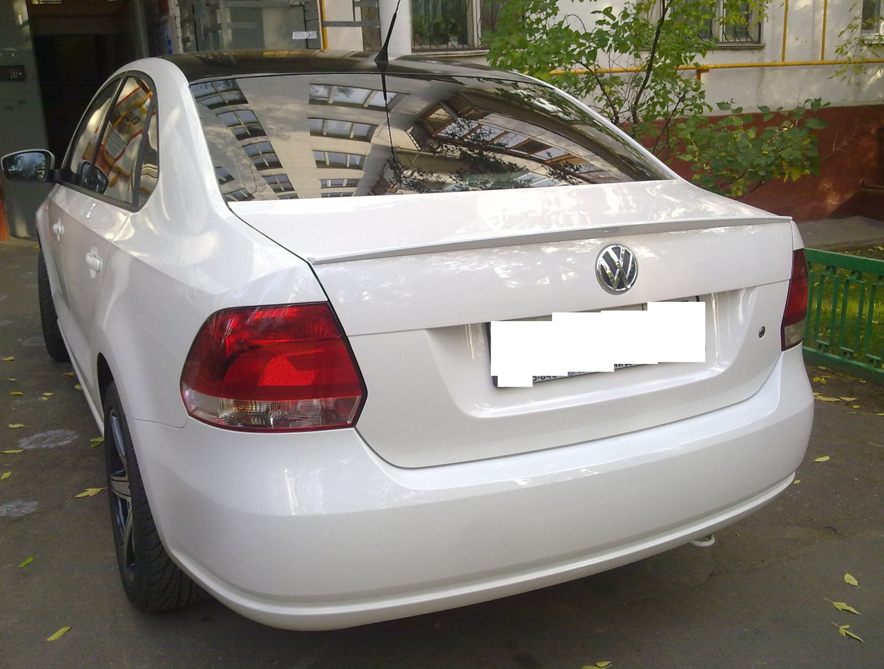 Спойлер на крышку багажника Volkswagen Polo Sedan 2008+