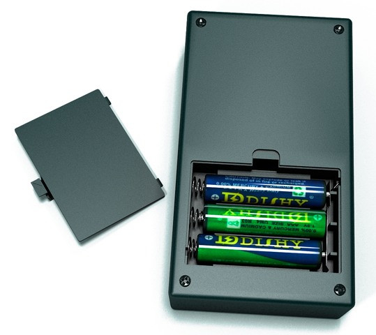 Отпугиватель "Град А-550УЗ" с открытой крышкой батарейного отсека (кликните по картинке, чтобы увеличить изображение)