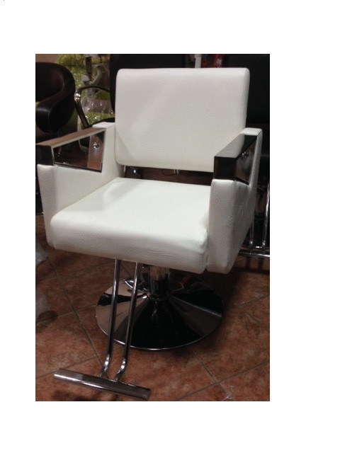 Парикмахерское кресло белое с подставкой для ног их эко-кожи BMPK-002
