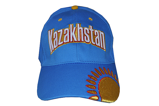 Бейсболка с надписью "Кazakhstan"