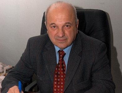 Виктор Тутельян д.м.н., профессор, Российской Академии Медицинских наук (РАМН) и сейчас является главным научным секретарем Академии и Директором Института Питания