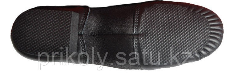 Түнгі клубта ішімдікке тойып алған қыз-жігіттердің есінен танып қалған оргия