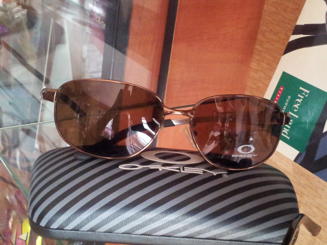 Солнцезащитные очки Oakley - фото 1 - id-p25385795