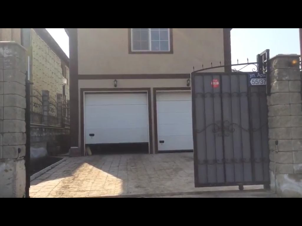 Автоматика для откатных ворот и двое ворот в гараж.