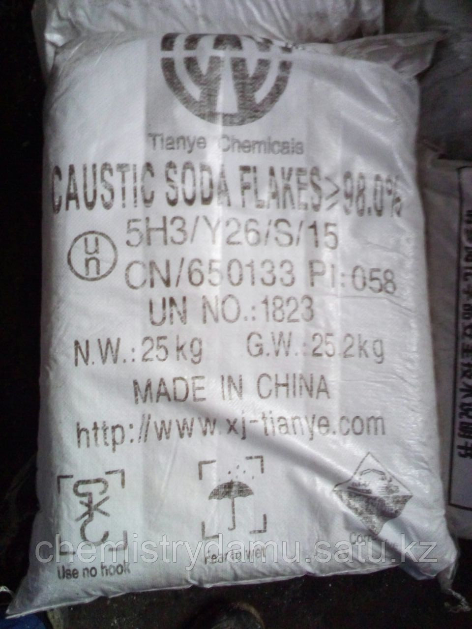 натр едкий технический чешуированный сто 00203312-017-2011. натр едкий технический 50 кг. технический гидроксид натрия. технический гидроксид натрия. натрия гидроксид едкий натр сода каустическая гранулированная.