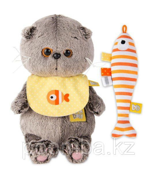 Кот Басик BABY в слюнявчике с рыбкой-погремушкой