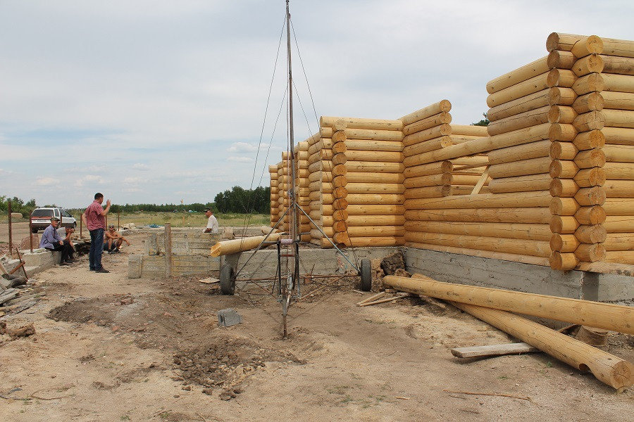 Той көйлек киген транс әйелдер бейнеленген порно