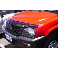 Мухобойка (дефлектор капота) Mitsubishi L-200 1999-2005