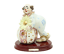 Фарфоровая статуэтка Клоун с магическим шаром. Ручная работа, Италия