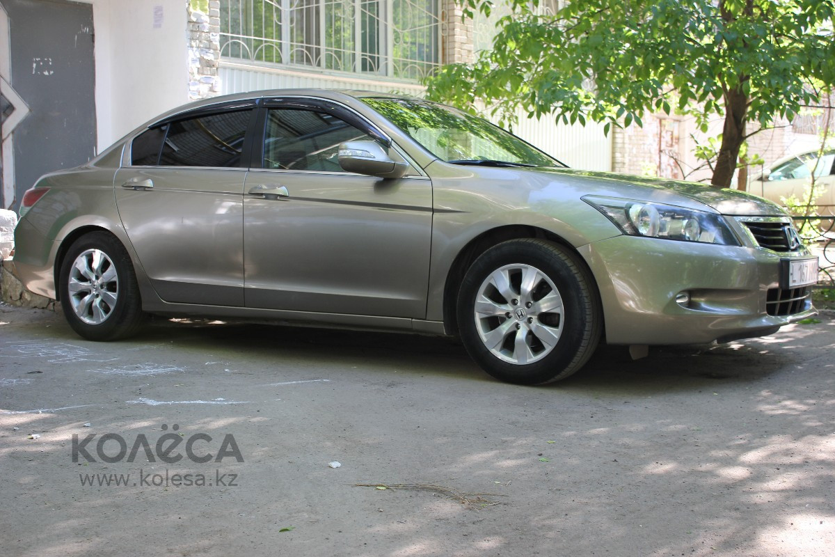 Ветровики ( дефлекторы окон ) Honda Accord 2008-2012 (USA type) седан c хромированным молдингом - фото 2 - id-p28783816