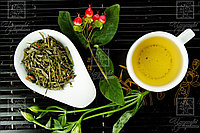 Зеленый чай с клубникой