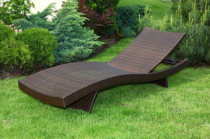 Шезлонги для пляжа, лежаки пластиковые.