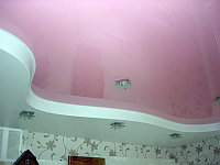 Амарантово-розовый натяжной потолок в Астане