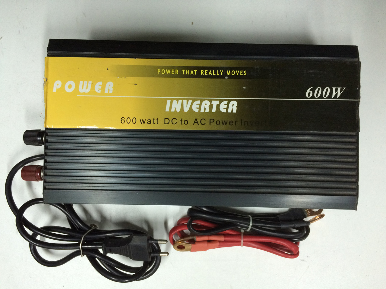 Инвертор 12в-220в 600Вт с зарядкой аккумулятора