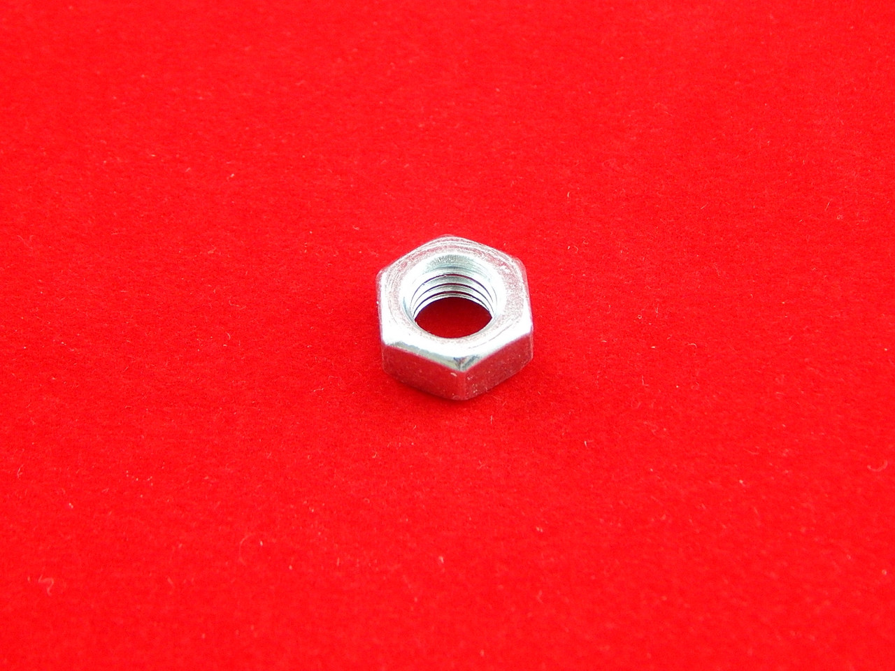 Гайка М8 шестигранная DIN934 - фото 1 - id-p30641231