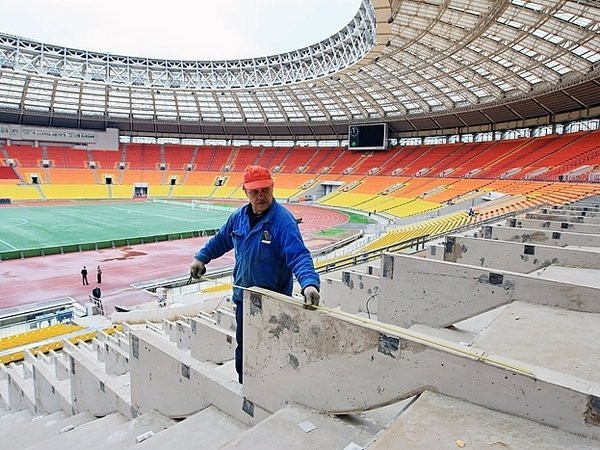 Реконструкция и капитальный  ремонт стадионов и спортивных площадок