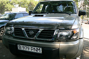 Мухобойка (дефлектор капота) Nissan Patrol (Y61) 1998-2004 (Carbon)