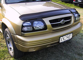 Мухобойка (дефлектор капота) Suzuki Grand Vitara 1998-2005 (Carbon)