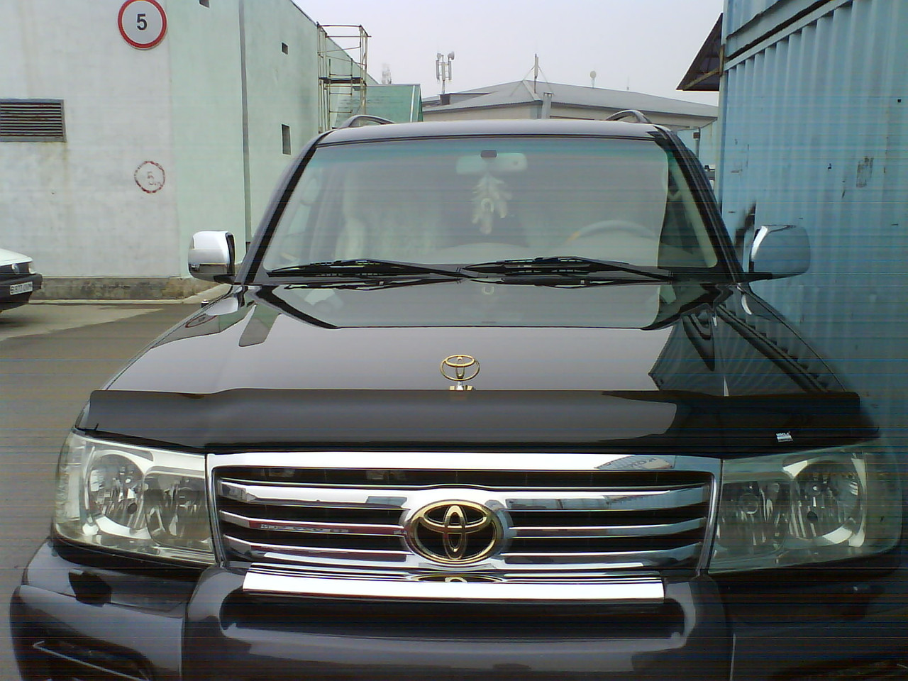 Мухобойка (дефлектор капота) Toyota Land Cruiser 100 1998-2007 (Transparent) - фото 2 - id-p28785107
