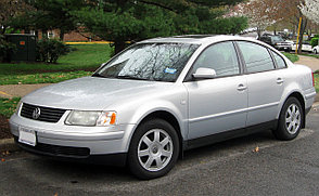 Мухобойка (дефлектор капота) Volkswagen Passat (B5) 1997-2000 седан