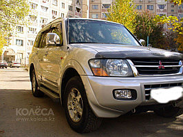 Дефлектор капота EGR Mitsubishi Pajero 3 2000-2006 с логотипом (Carbon)