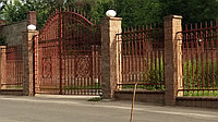 Металлический забор с воротами