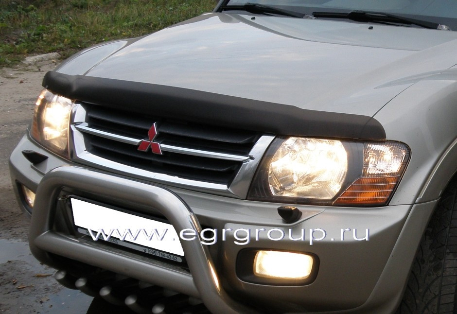 Мухобойка (дефлектор капота) EGR Mitsubishi Pajero 3 2000-2006 с логотипом - фото 1 - id-p28786092