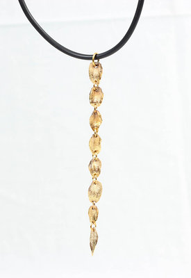 Хаки көйлегіне арналған әшекейлер