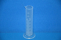 Цилиндр мерный с носиком низкий 25 мл, ц.д.0,5 мл, класс В, кольцевая рельефная шкала, полипропилен (РР) (VITLAB)