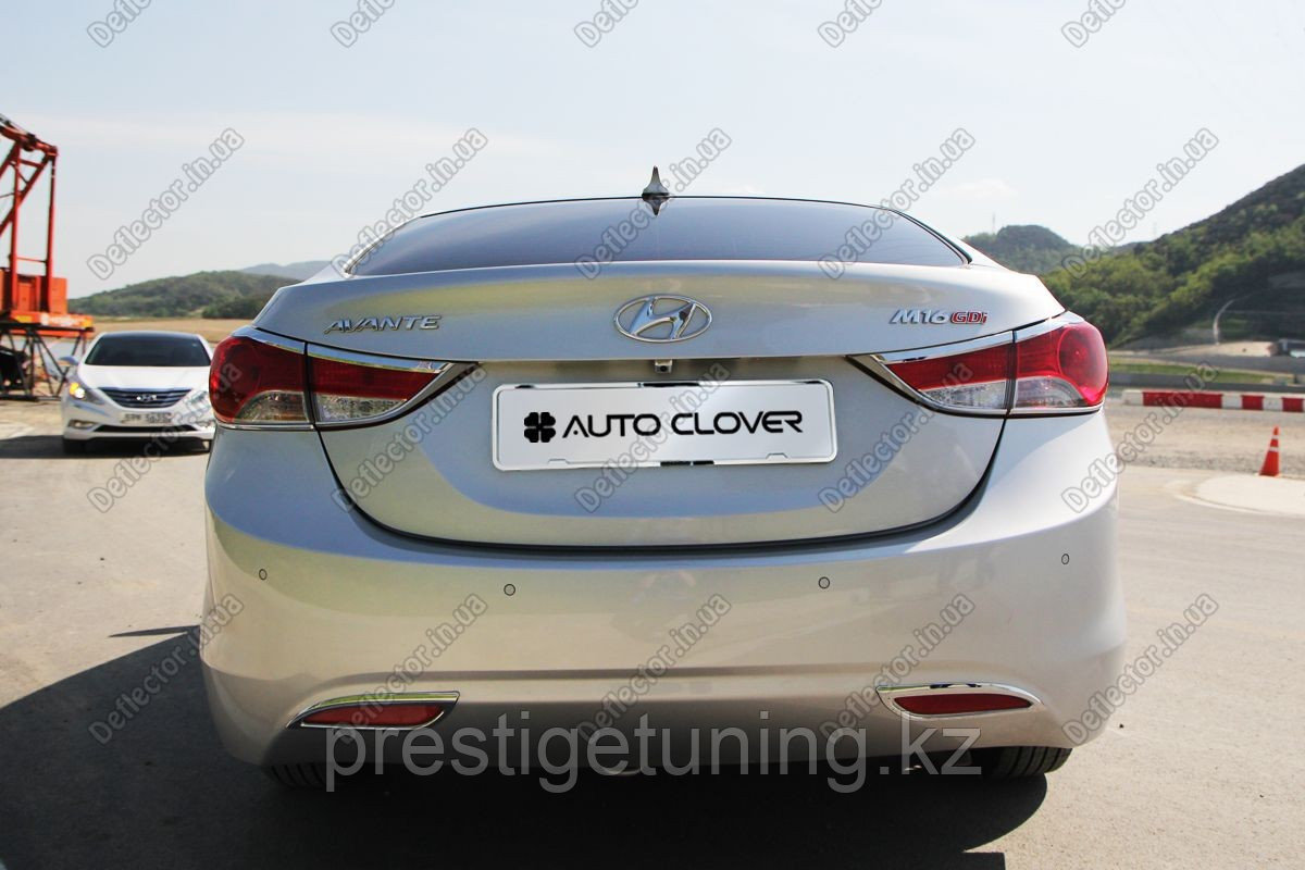 Хром накладка на задние отражатели бампера на Hyundai Elantra 2010-16
