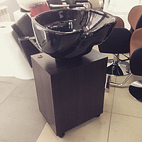 Черная керамическая раковина для парикмахерского кресла