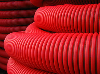 Труба гибкая двустенная для кабельной канализации д.75мм, цвет красный, в бухте 50м., с протяжкой