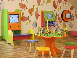 Развивающий  Игровой столик для детей и 4 стула