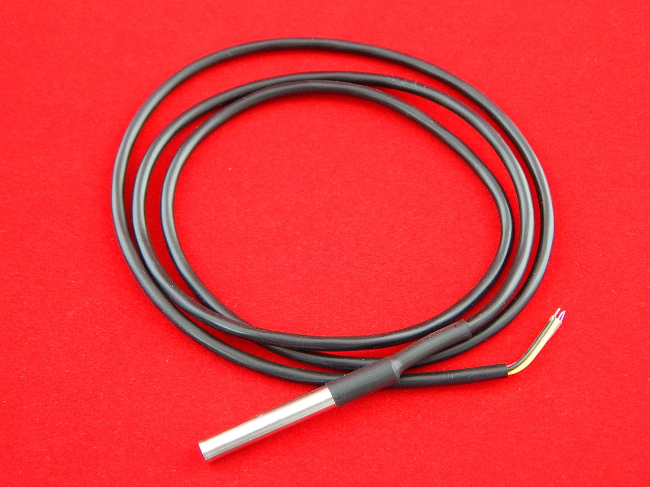 Датчик температуры DS18B20 с кабелем, водонепроницаемый - фото 1 - id-p35264507