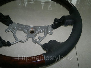 Руль Toyota LandCruiser 100 2003-07г (Черная кожа, темное дерево)