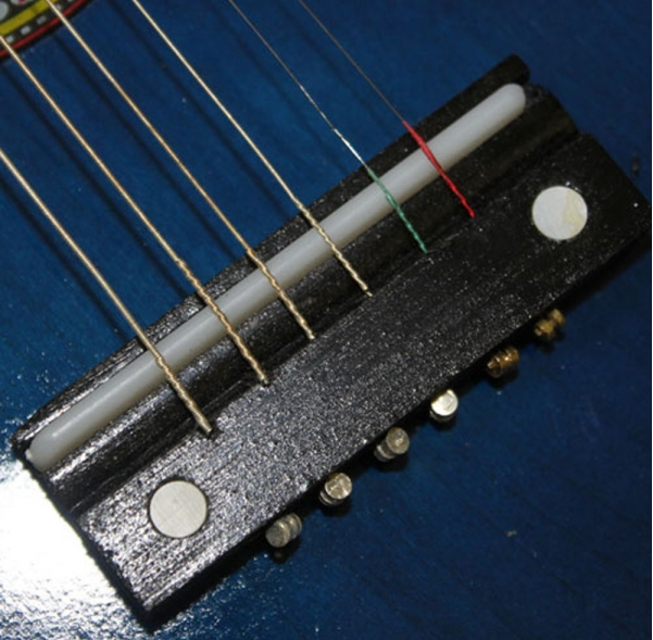Детская гитара со струнами (синяя) - фото 4 - id-p35943150
