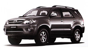 Дефлектор капота Toyota Fortuner 2005-2011 с уплотнительной резинкой