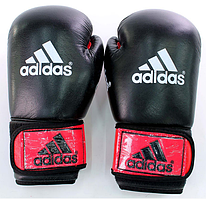 Боксерские перчатки кожаные черные с надписью и красной застежкой