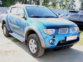 Мухобойка (дефлектор капота) Mitsubishi L200 2006-2015