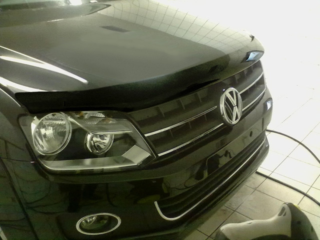 Мухобойка (дефлектор капота) Volkswagen Amarok - фото 1 - id-p36648130