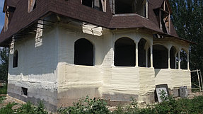 утепление первого этажа жилого дома по фасаду материалом ППУ(пена) толщиной нанесения 3см